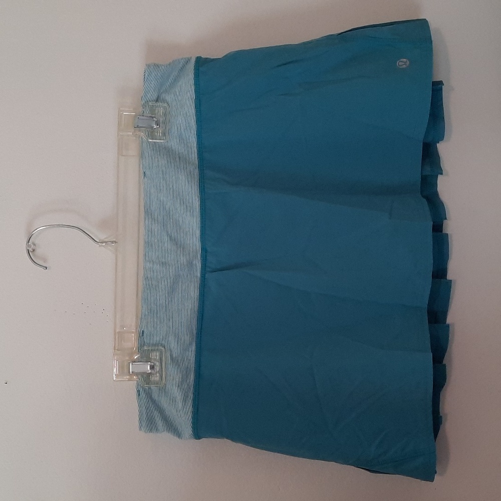 Lululemon Athletica size 8 - Teal colored skirt